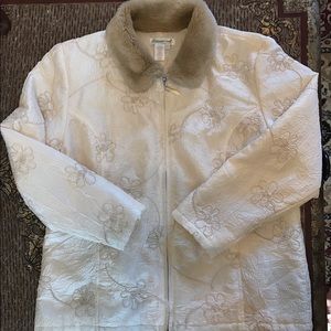 Cream lightweight Coldwater Creek Jacket with Faux Fur Collar. Size Large